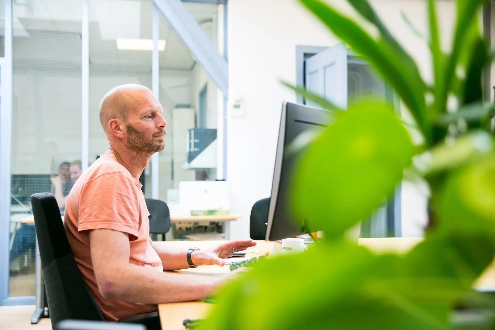 Een medewerker van DESAN aan het werk